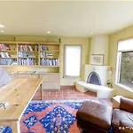 Camino Chaco In 1200 East Three-Bedroom Holiday Home