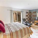 Camino Chaco In 1200 East Three-Bedroom Holiday Home