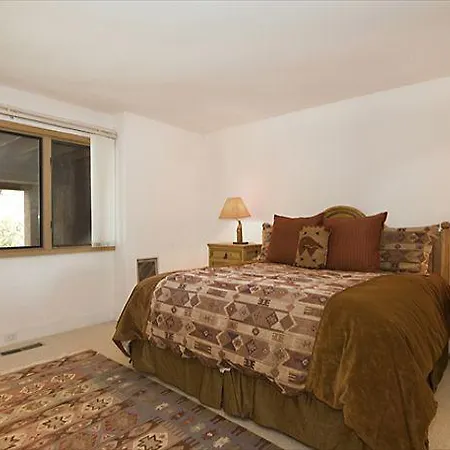 Camino Chaco In 1200 East Three-bedroom Holiday *