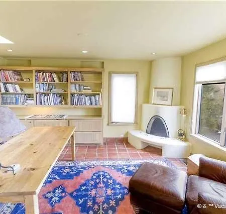 Camino Chaco In 1200 East Three-bedroom Holiday *