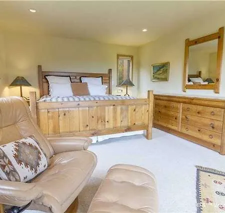 Camino Chaco In 1200 East Three-bedroom Holiday Santa Fe