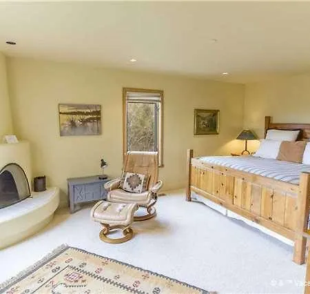 Camino Chaco In 1200 East Three-bedroom Holiday