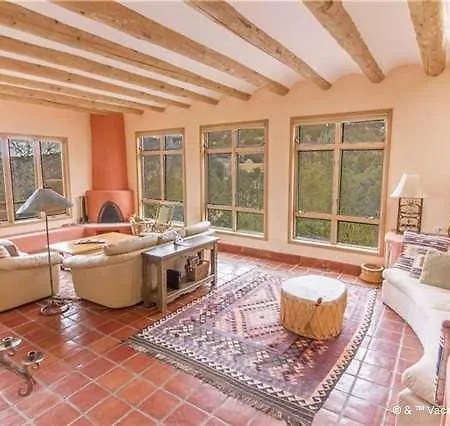 Camino Chaco In 1200 East Three-bedroom Holiday Santa Fe